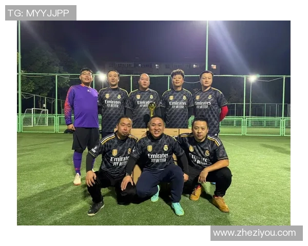 球场与时尚并行的足球明星穿搭解析及其影响力探讨